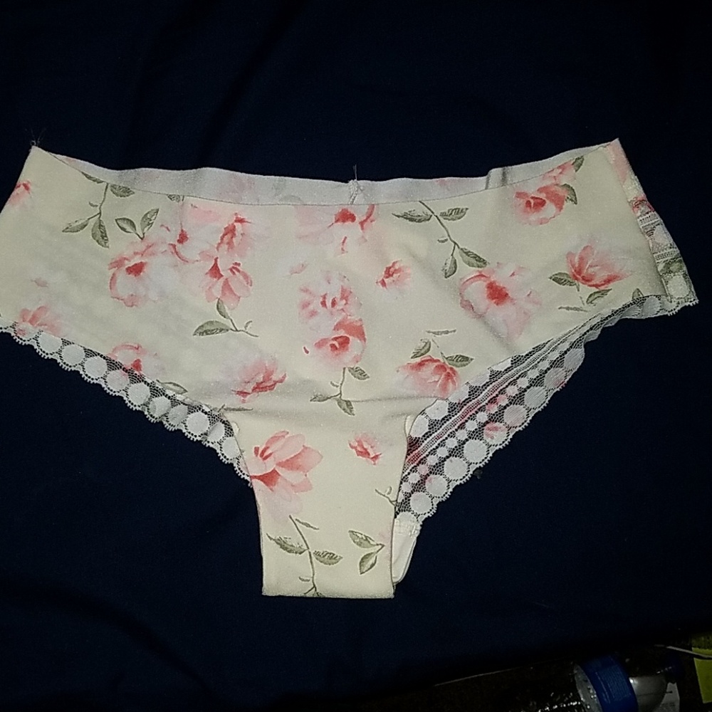 White rise patterned panties